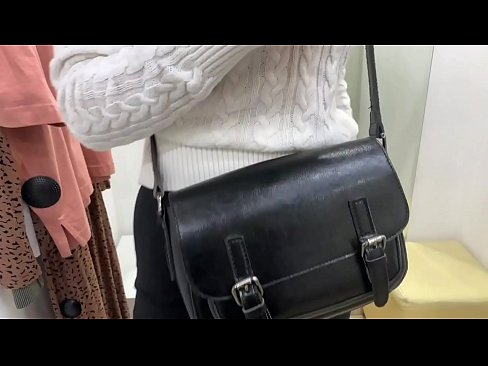 ❤️ Offentlig onani av den unga slynan FeralBerry med en dildo i provrummet ️❌ Porno vk at us ❌️