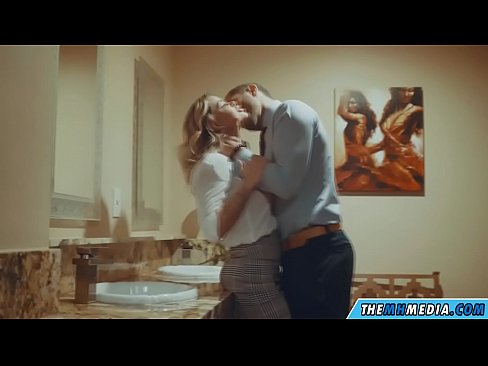 ❤️ När en bystig blondin förför dig på en offentlig toalett ️❌ Porno vk at us ❌️